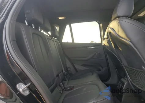 2018 BMW X1 xDrive28I z USA, uszkodzony, nr VIN WBXHT3C3XJ5L30396